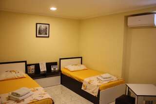 Отель Paradise Hotel Тбилиси Двухместный номер эконом-класса с 2 отдельными кроватями-1